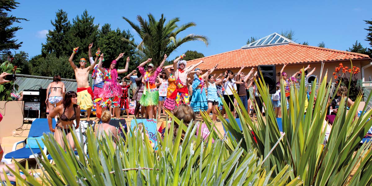 Activité de danse en plein air au camping Le Fief en Loire-Atlantique