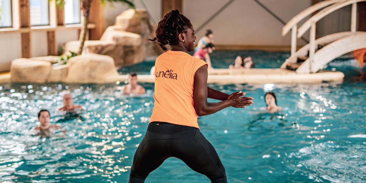 Le bassin chauffée de l'espace aquatique couvert du camping Le Fief