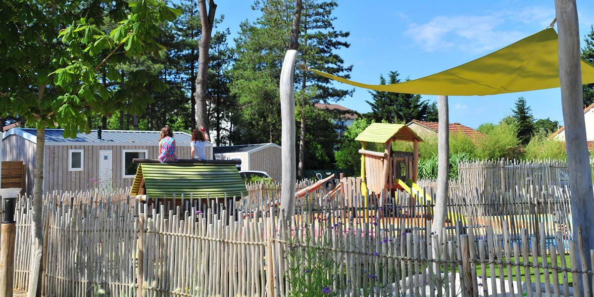 De kinderspeeltuin op camping Le Fief in Zuid-Bretagne