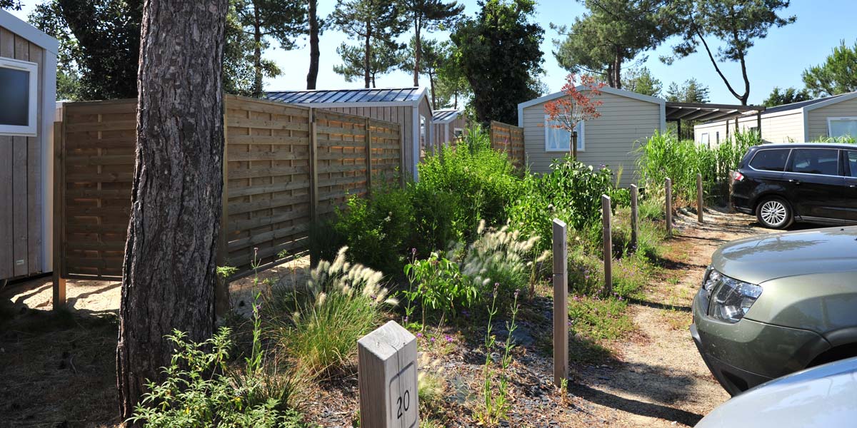 Parken rund um die Fußgängerzone des Campingplatzes Le Fief in Saint-Brevin