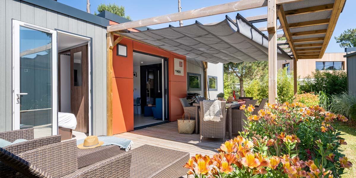 Tuinstoel op het terras van de Taos 6-persoons stacaravan in Saint-Brevin