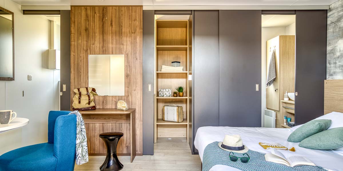 Ouderlijke suite met tweepersoonsbed van stacaravan Taos 6 in Saint-Brevin
