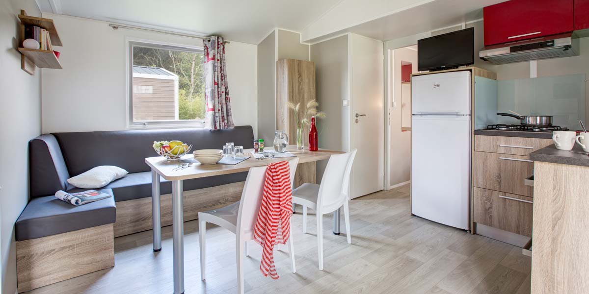 Kitchen with dishwasher of the Premium 32 mobile home at Le Fief campsite