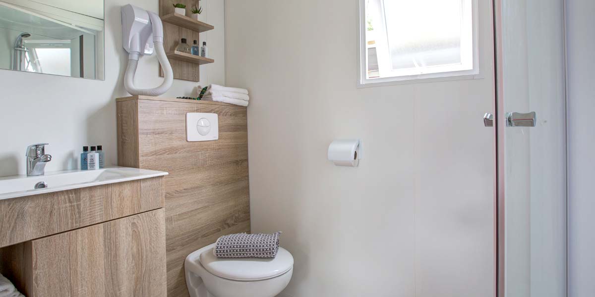 Shower room with toilet in the Swimming pool 32 mobile home at Le Fief campsite