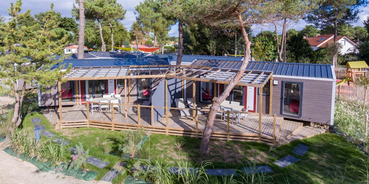 Aerial view of the Swimming pool 72 mobile home at Le Fief campsite in Saint-Brevin