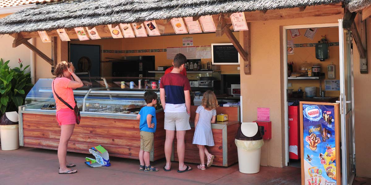 Family of campers choosing takeaways at Le Fief campsite