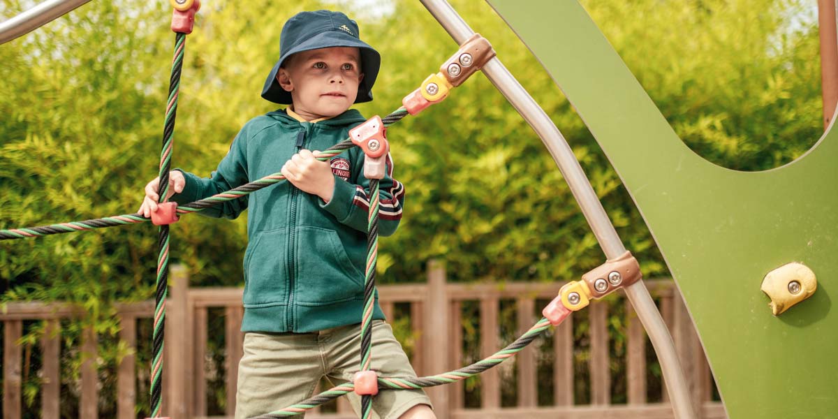 Aire de jeux avec toboggans du camping Le Fief à Saint-Brevin