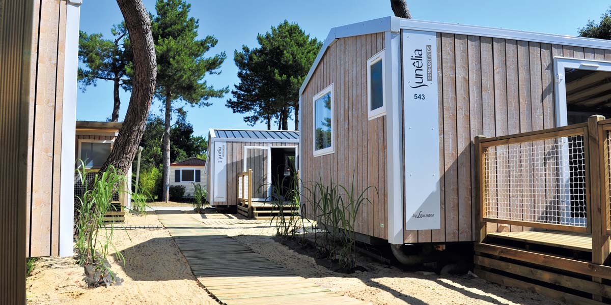 Außenansicht des Mobilheims Kids auf dem Campingplatz Le Fief in Saint-Brevin