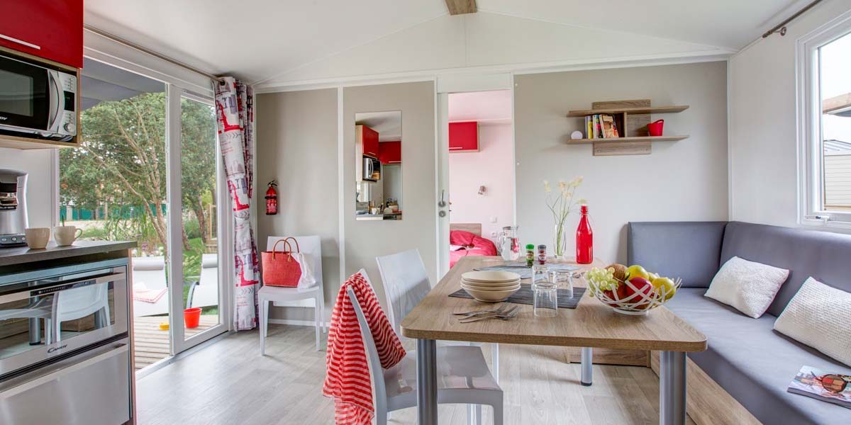 Kitchen and living room with bench seat in a mobile home in Saint-Brevin