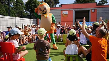 Séance de danse pour les tout-petits au club-enfants camping Le Fief