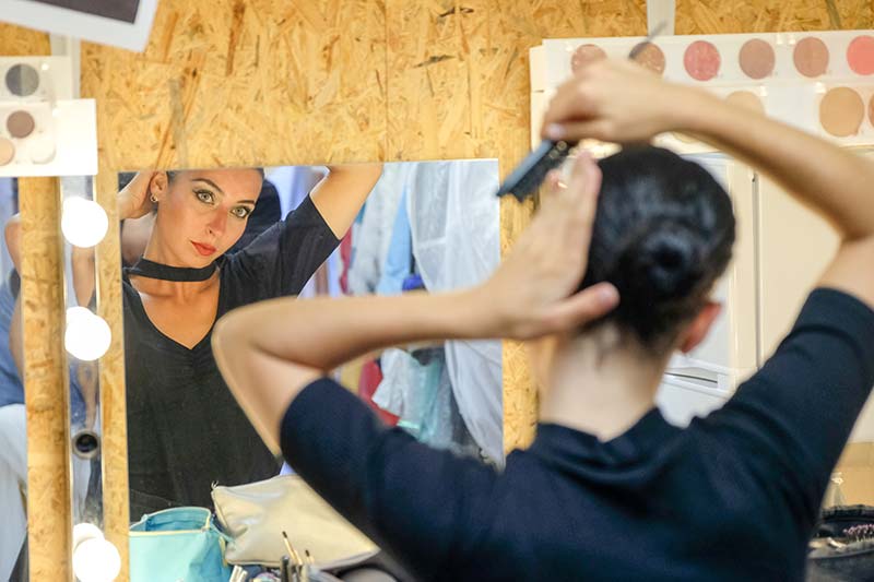 Dancer preparing the ballet evening at Le Fief campsite